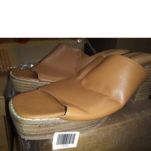 Cushionaire Women's Keeper One Band Heel Sandal, Whiskey, Size 10 Wide